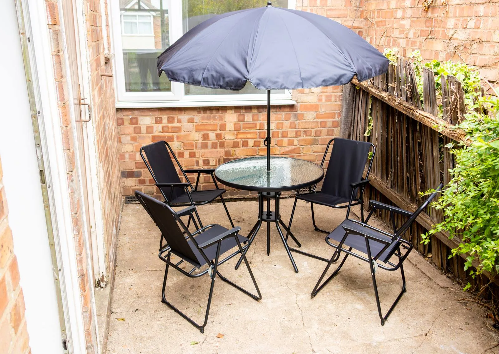 Sullivan Heights Coventry — private patio and garden seating