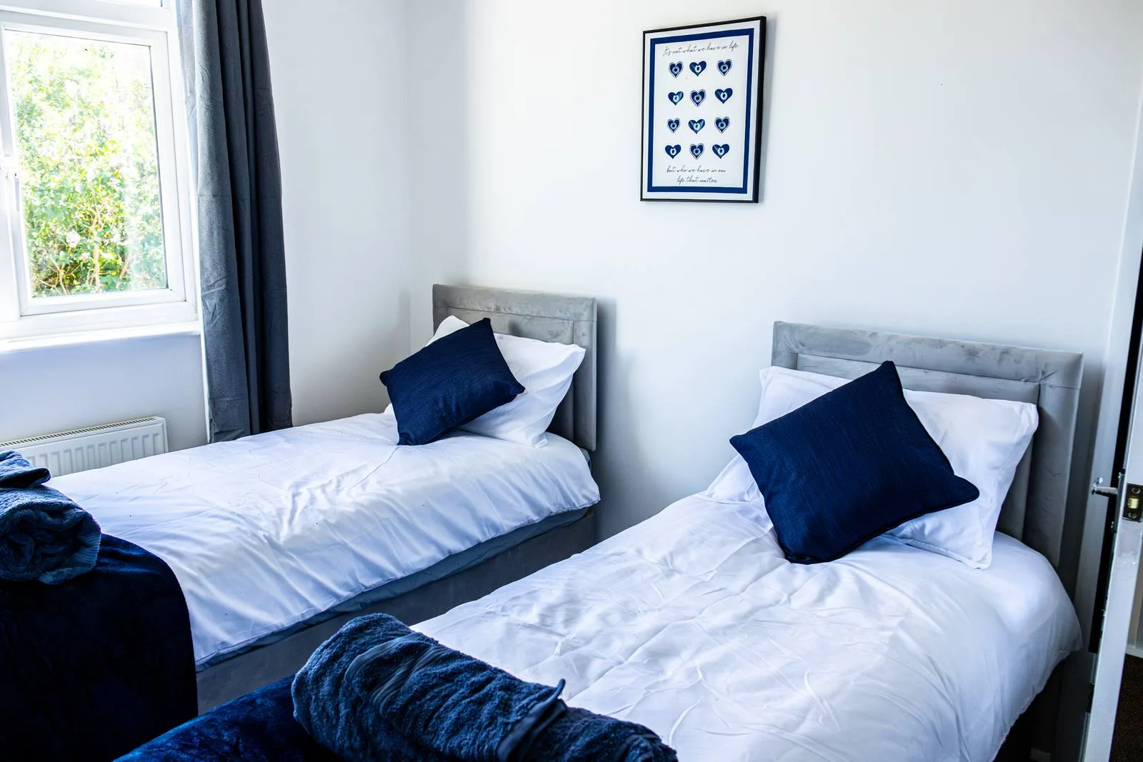 Sullivan Heights Coventry — twin bedroom