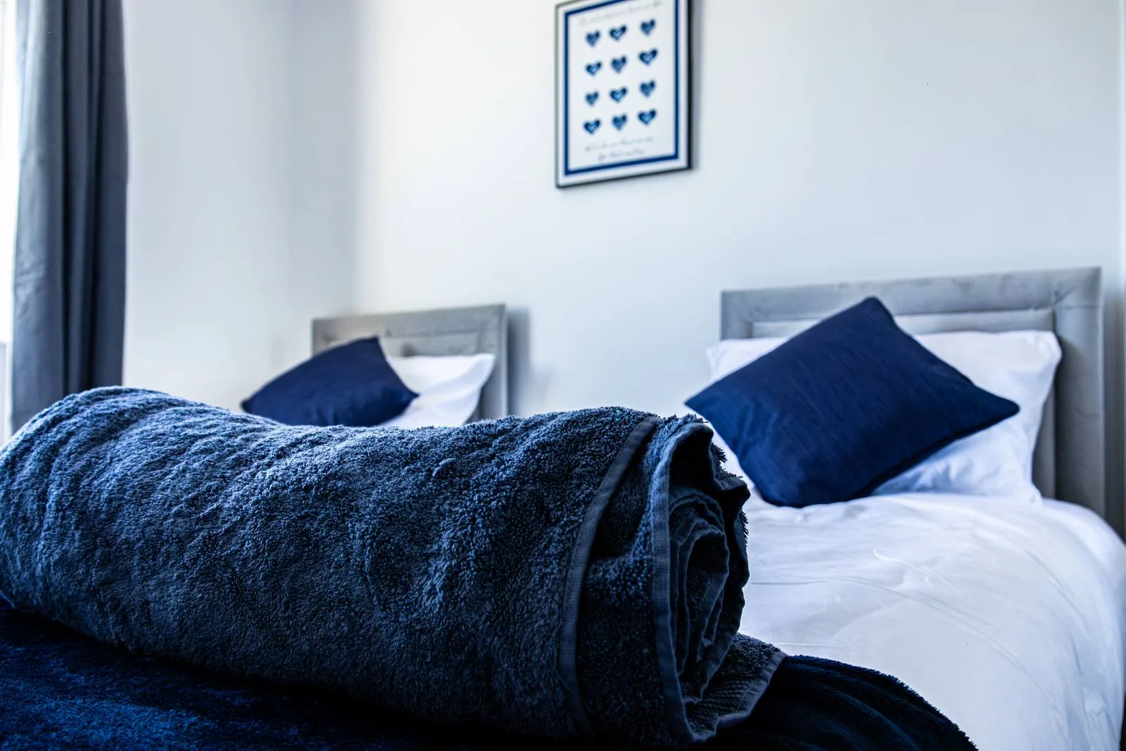 Sullivan Heights Coventry — twin bedroom with fresh towels