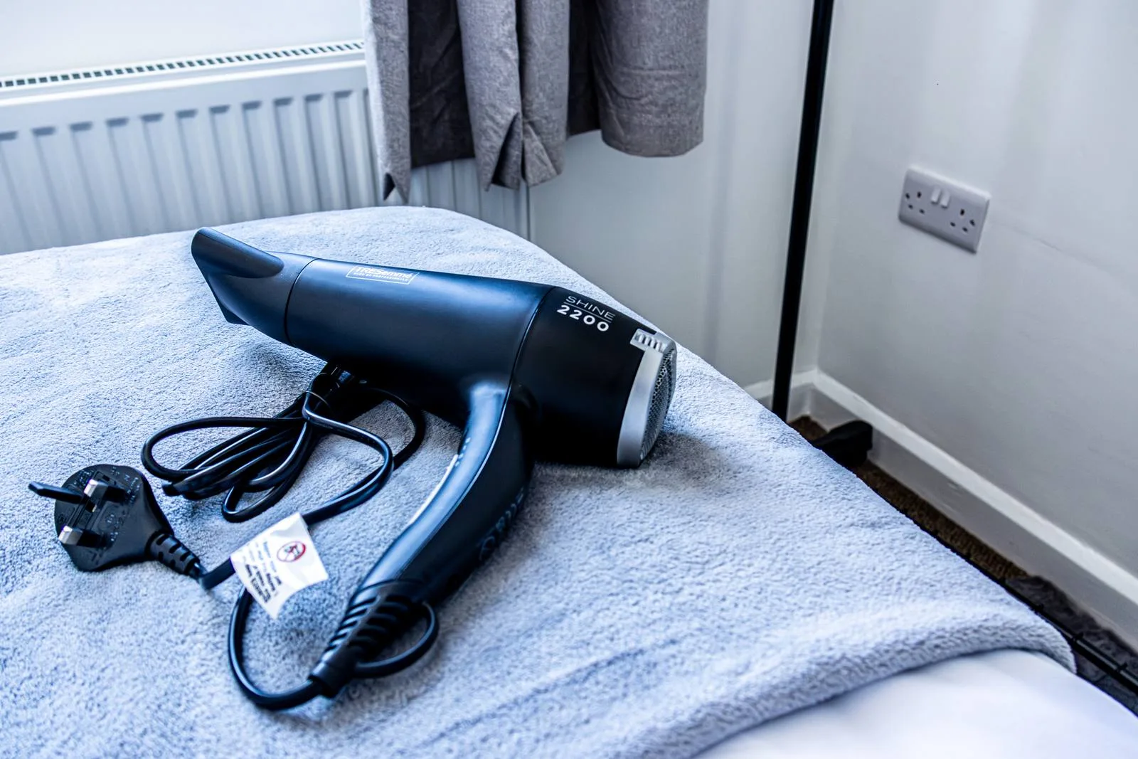 Sullivan Heights Coventry — bedroom amenities including hairdryer