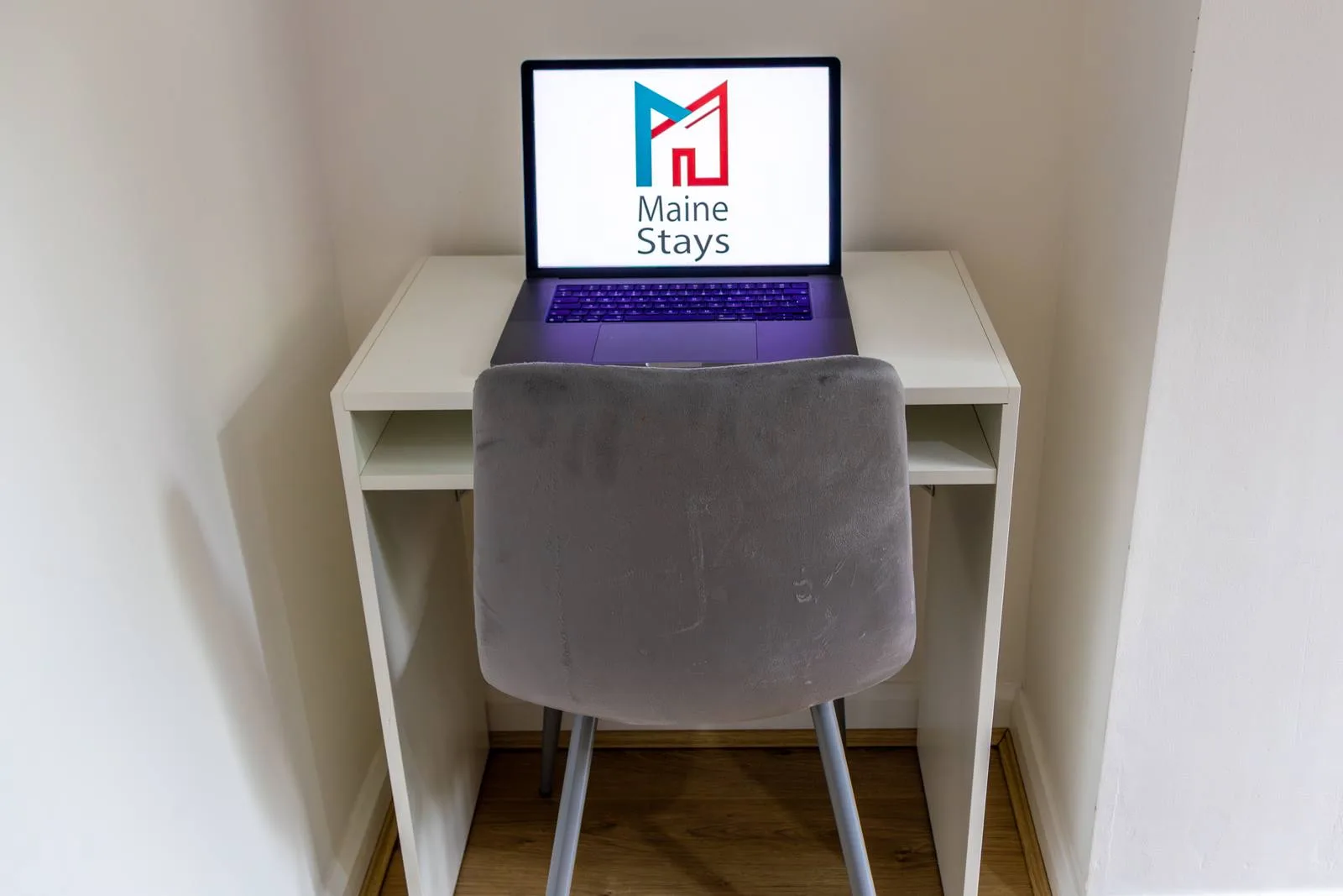 Sullivan Heights Coventry — dedicated work-from-home desk