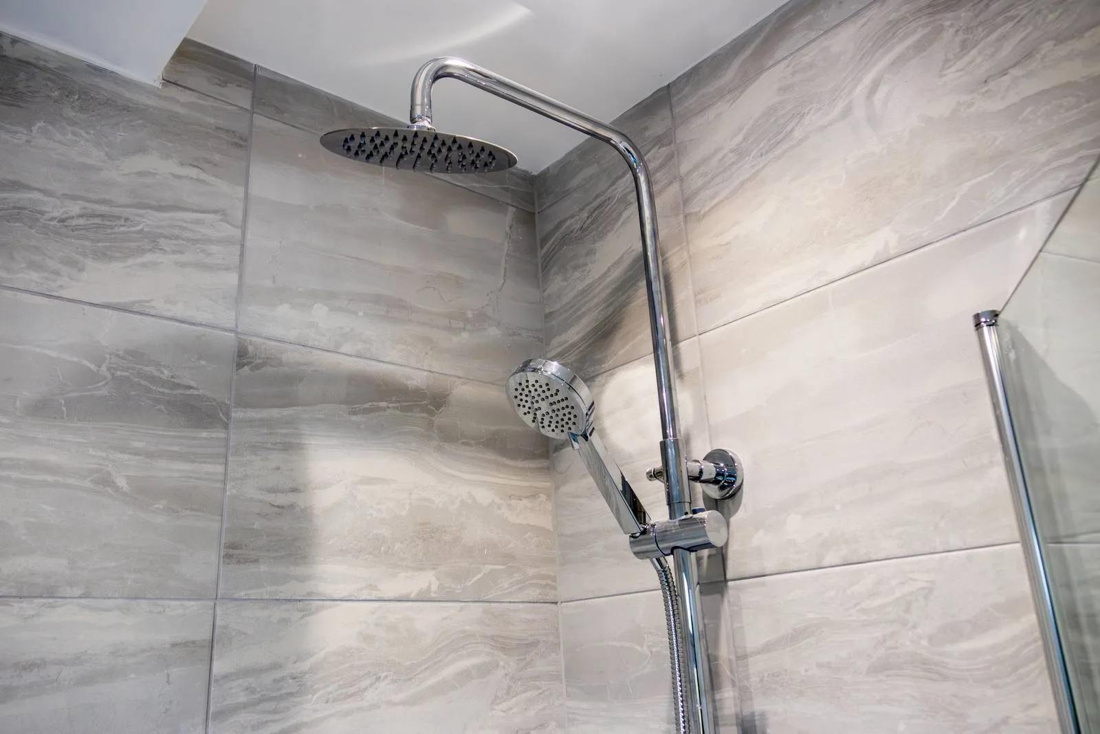 Sullivan Heights Coventry — walk-in shower