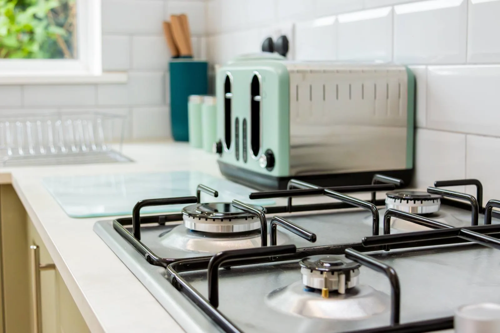 Sullivan Heights Coventry — kitchen hob and cooking area