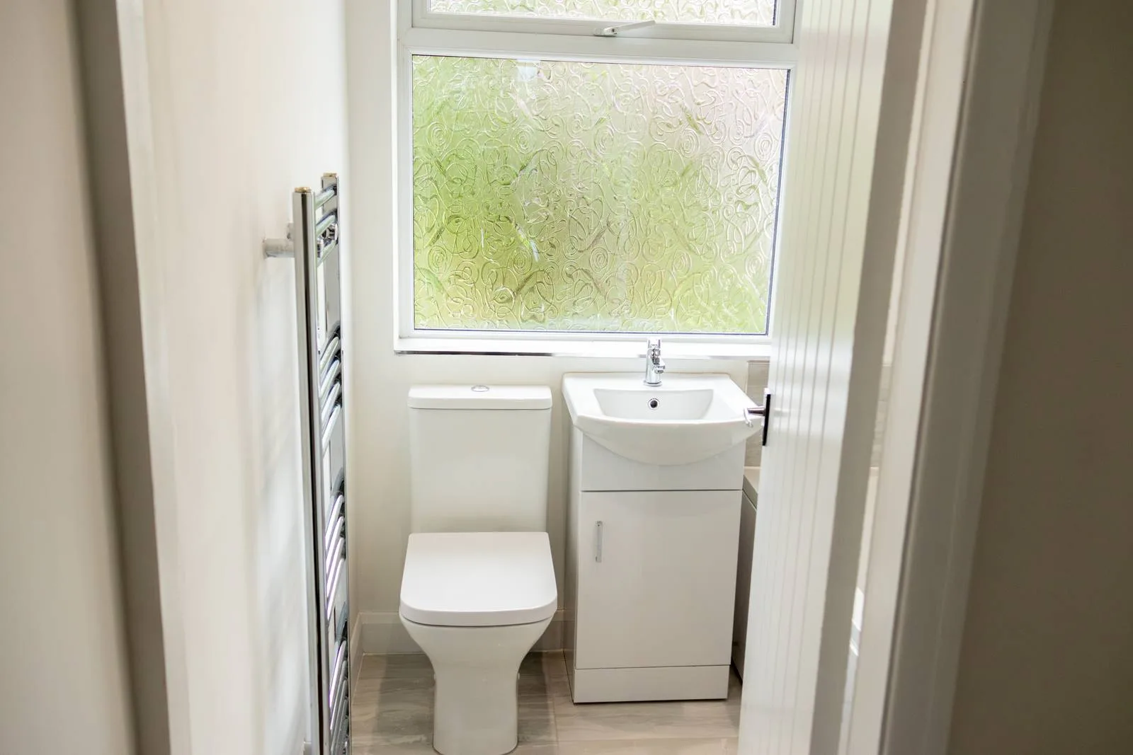 Sullivan Heights Coventry — bathroom with WC and basin