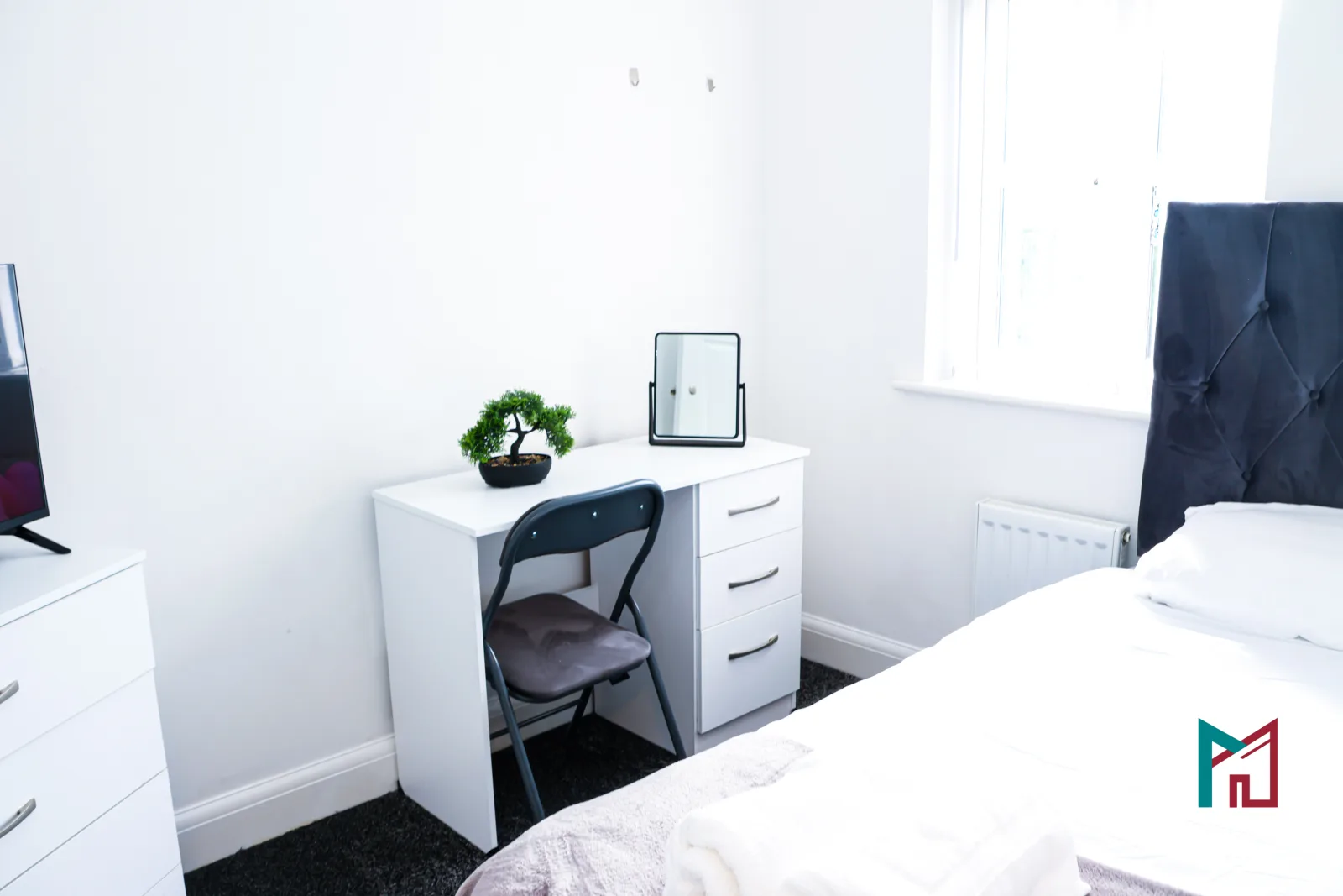 Humber Hub Coventry - Bedroom 1: bedroom1 desk workspace