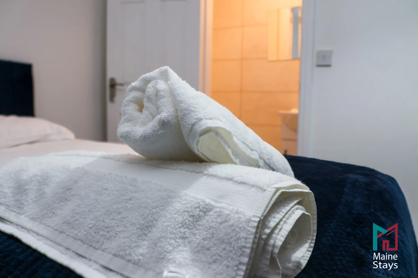 Humber Hub Coventry - Bedroom 2 twin: bedroom2 towels ensuite view