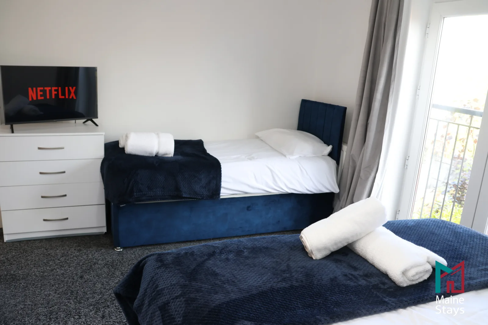 Humber Hub Coventry - Bedroom 2 twin: bedroom2 twin beds tv