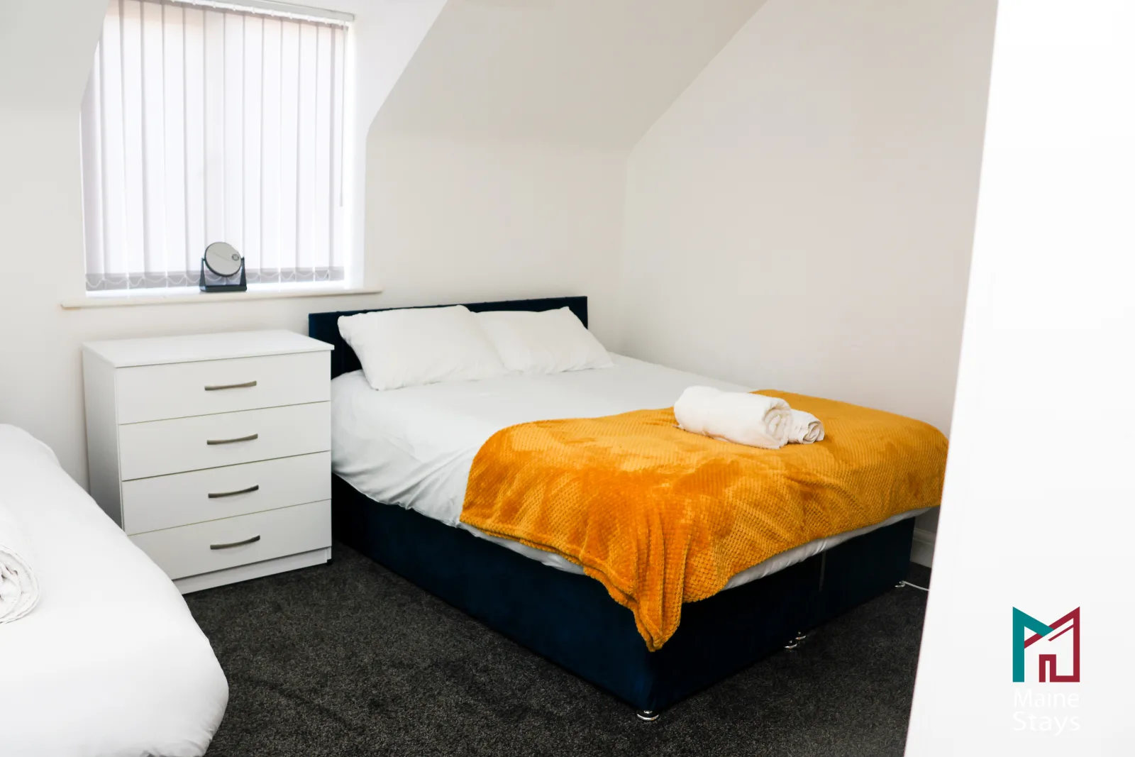 Humber Hub Coventry - Bedroom 3: bedroom3 yellow bed