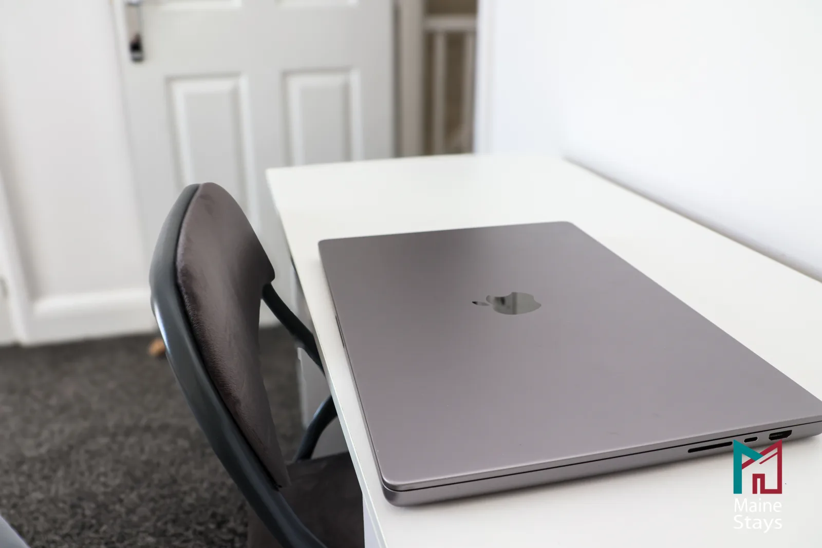 Humber Hub Coventry - Bedroom 4 ensuite: bedroom4 laptop desk