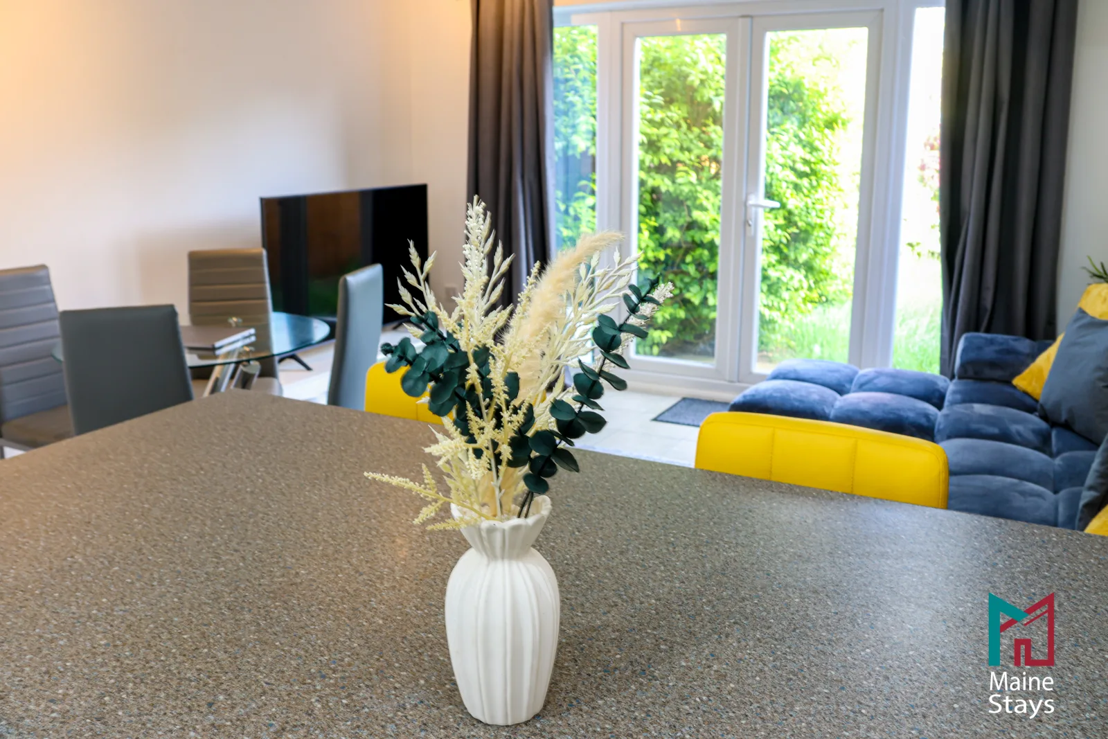 Humber Hub Coventry - Open-plan kitchen, dining and lounge: open plan vase detail