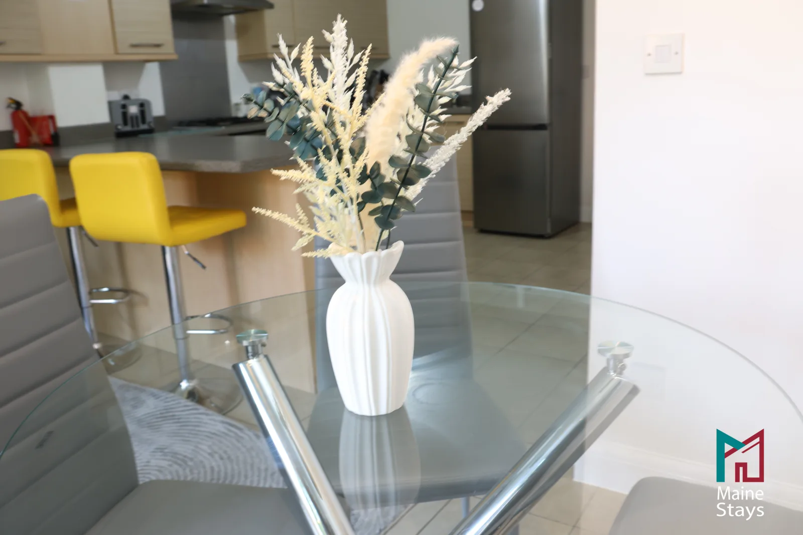 Humber Hub Coventry - Open-plan kitchen, dining and lounge: dining table glass detail