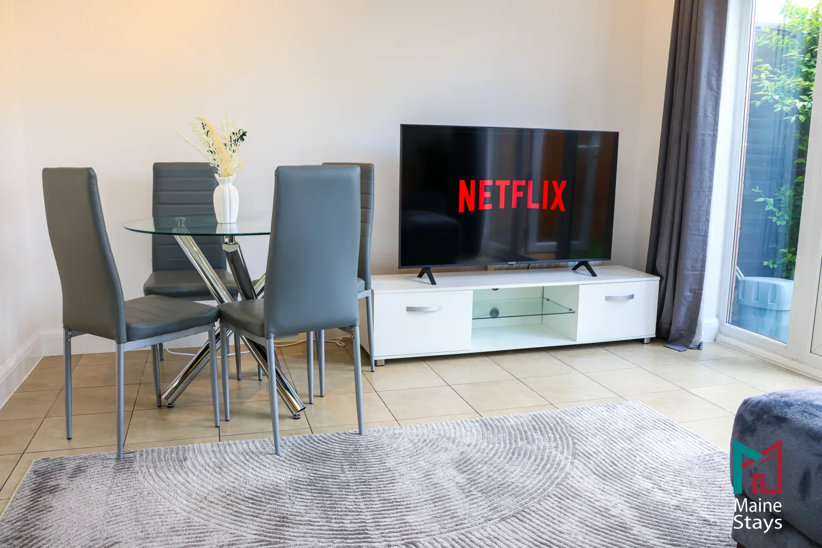 Humber Hub Coventry - Open-plan kitchen, dining and lounge: dining table and tv